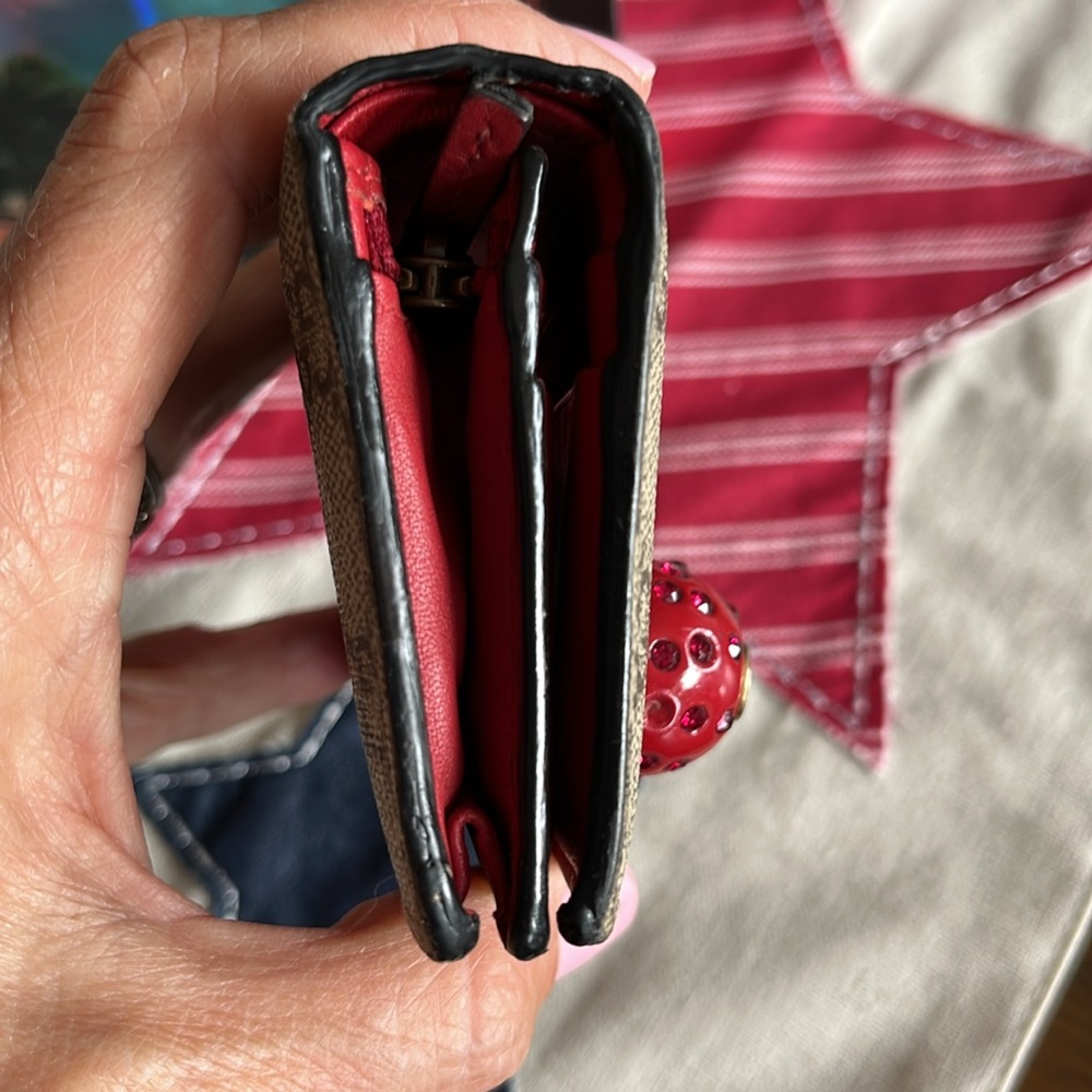 GUCCI SUPREME CHERRY WALLET - Picture 10 of 12